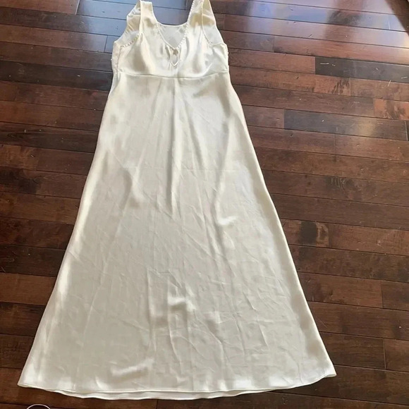 Victoria’s Secret nightgown, cream. Pearl embellished. Size large - Picture 9 of 11
